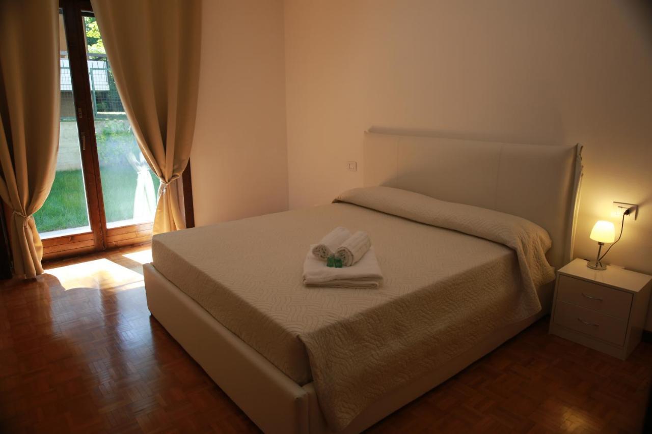Holiday Residence With Private Garden Riva del Garda Exterior foto